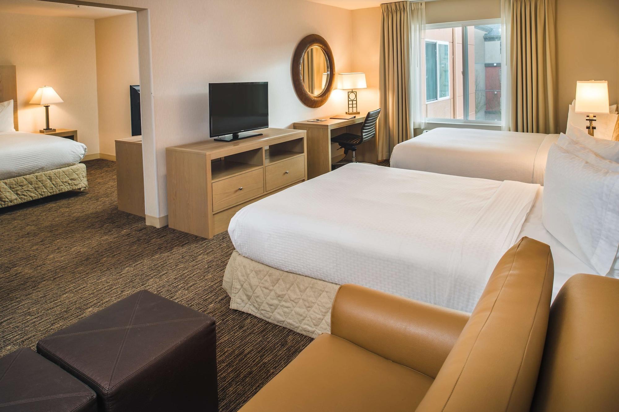 Doubletree By Hilton Olympia Hotel Екстериор снимка