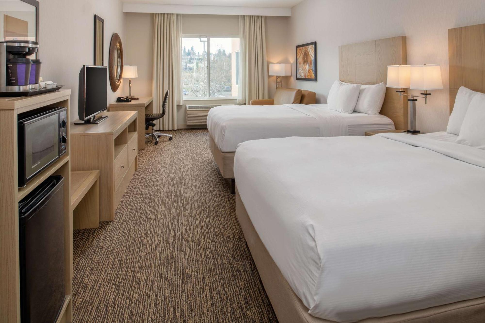 Doubletree By Hilton Olympia Hotel Екстериор снимка