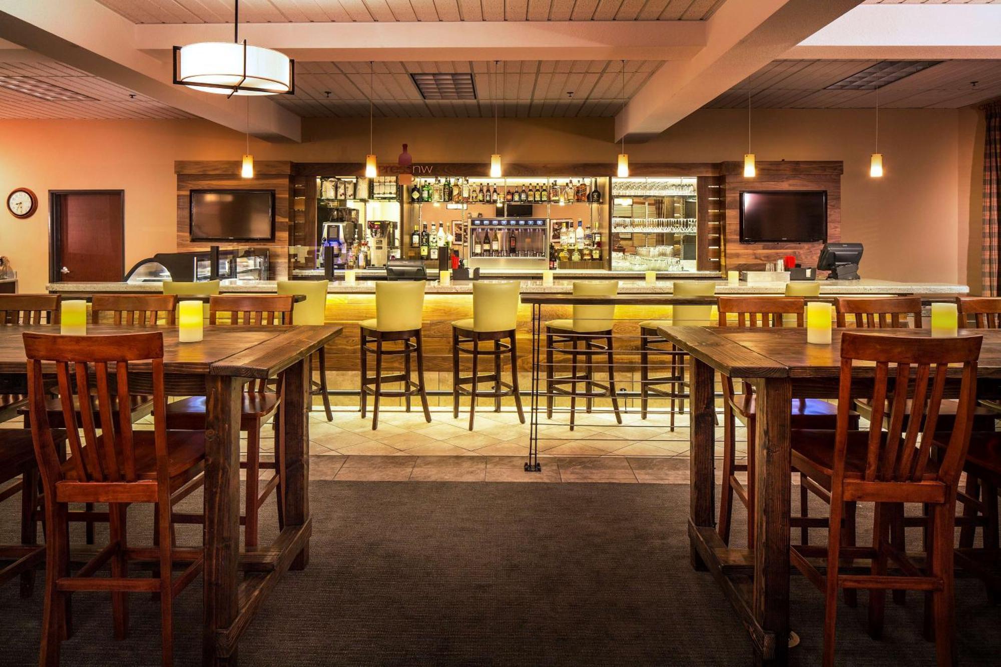 Doubletree By Hilton Olympia Hotel Екстериор снимка