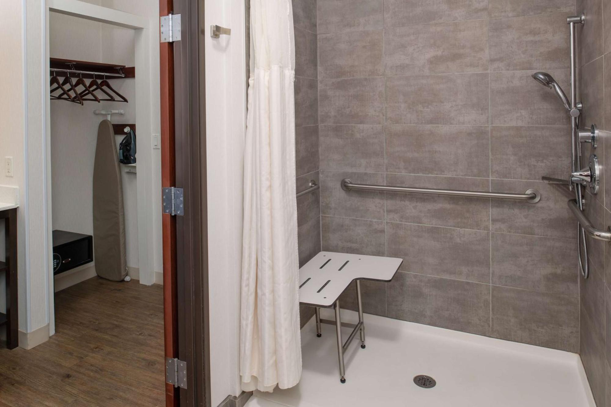 Doubletree By Hilton Olympia Hotel Екстериор снимка