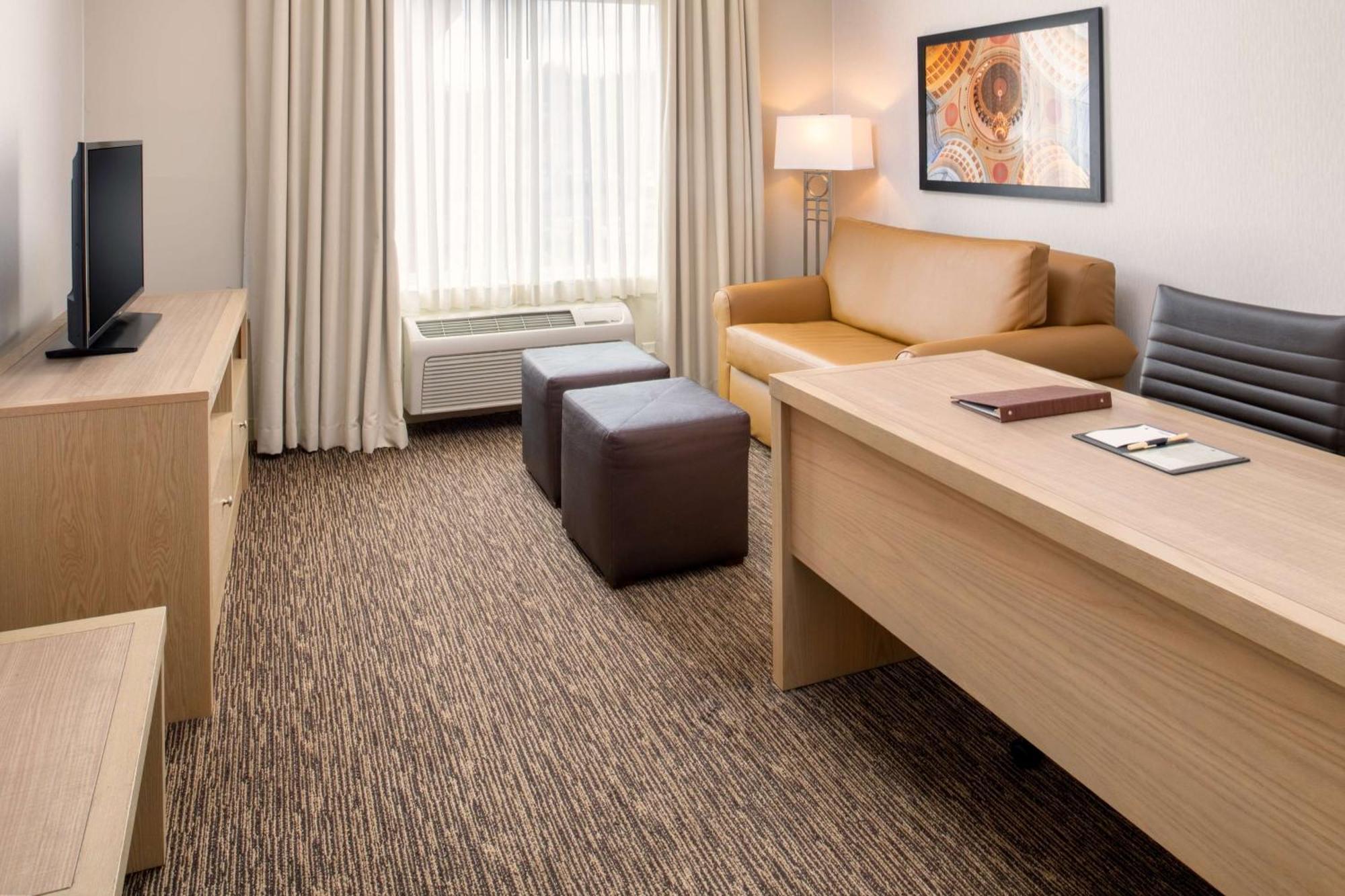 Doubletree By Hilton Olympia Hotel Екстериор снимка