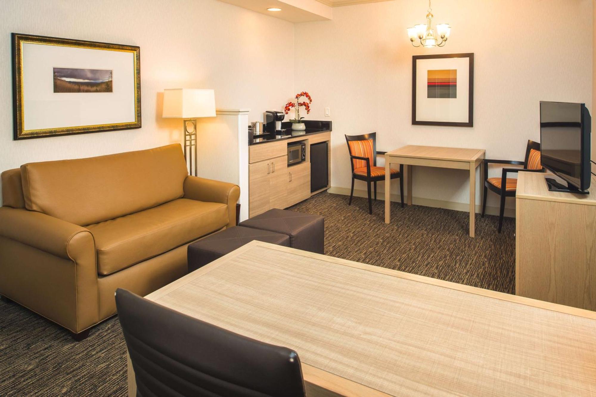 Doubletree By Hilton Olympia Hotel Екстериор снимка