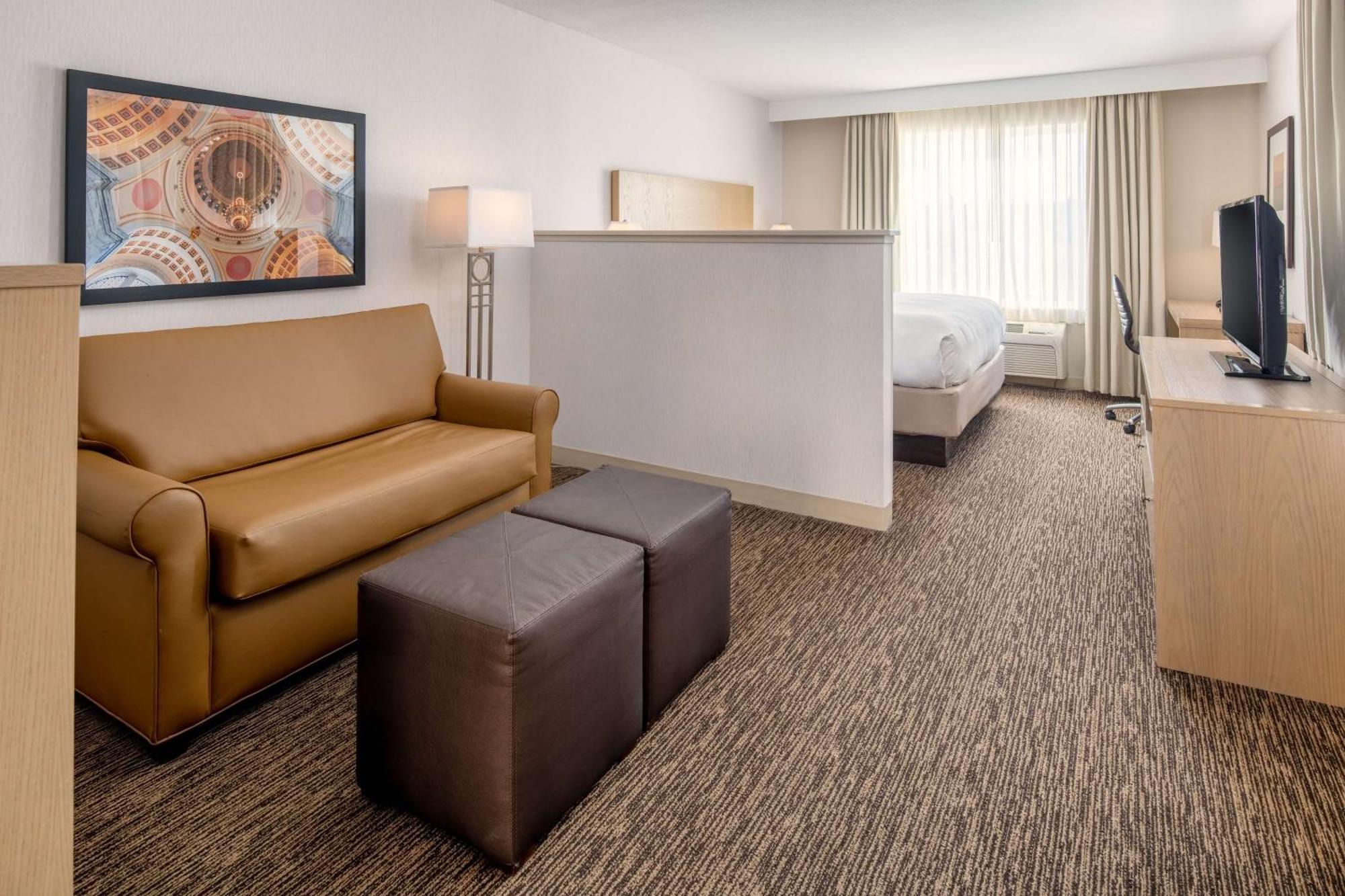 Doubletree By Hilton Olympia Hotel Екстериор снимка