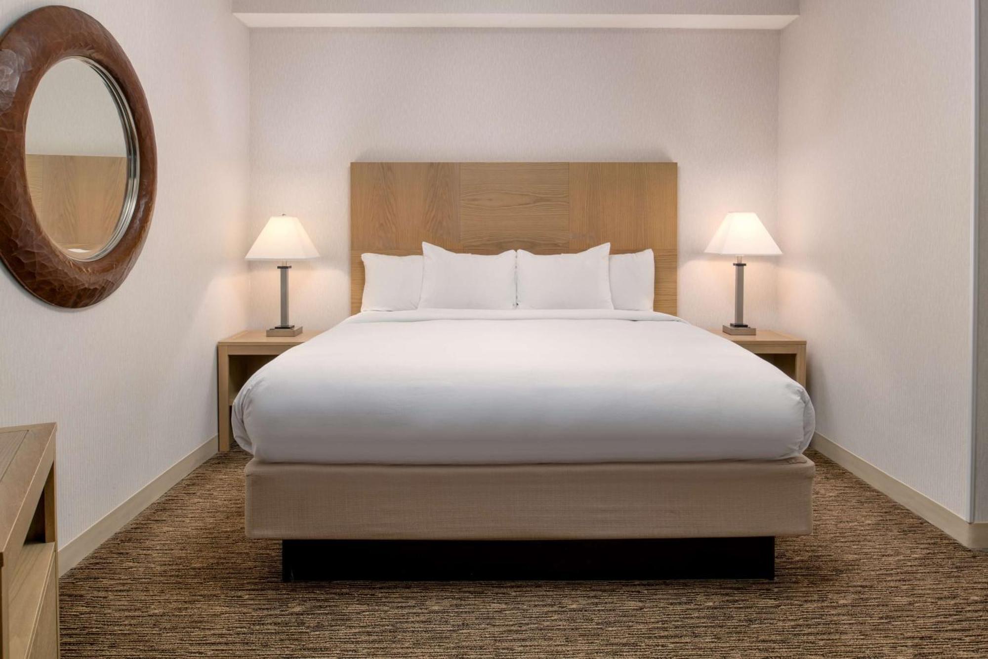 Doubletree By Hilton Olympia Hotel Екстериор снимка