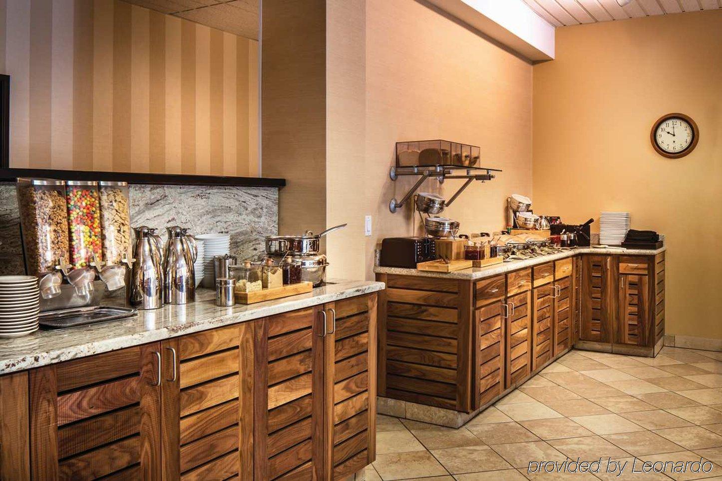 Doubletree By Hilton Olympia Hotel Екстериор снимка