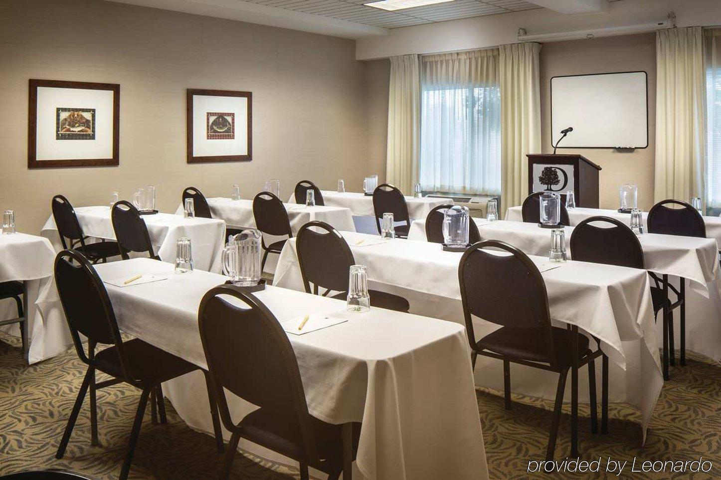 Doubletree By Hilton Olympia Hotel Екстериор снимка