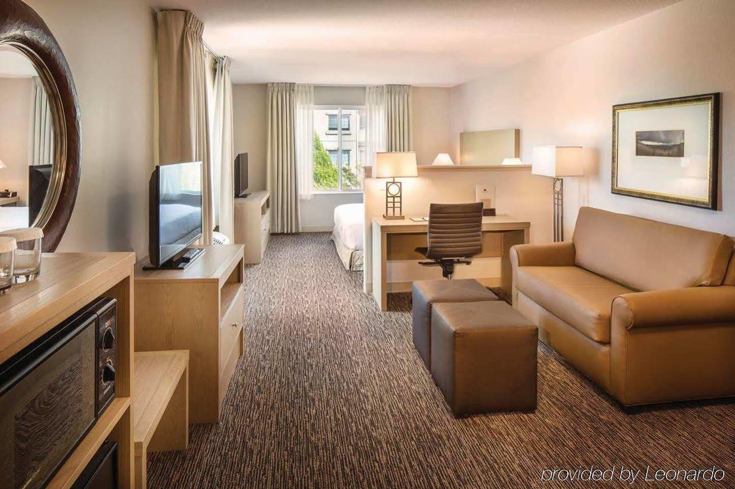 Doubletree By Hilton Olympia Hotel Екстериор снимка
