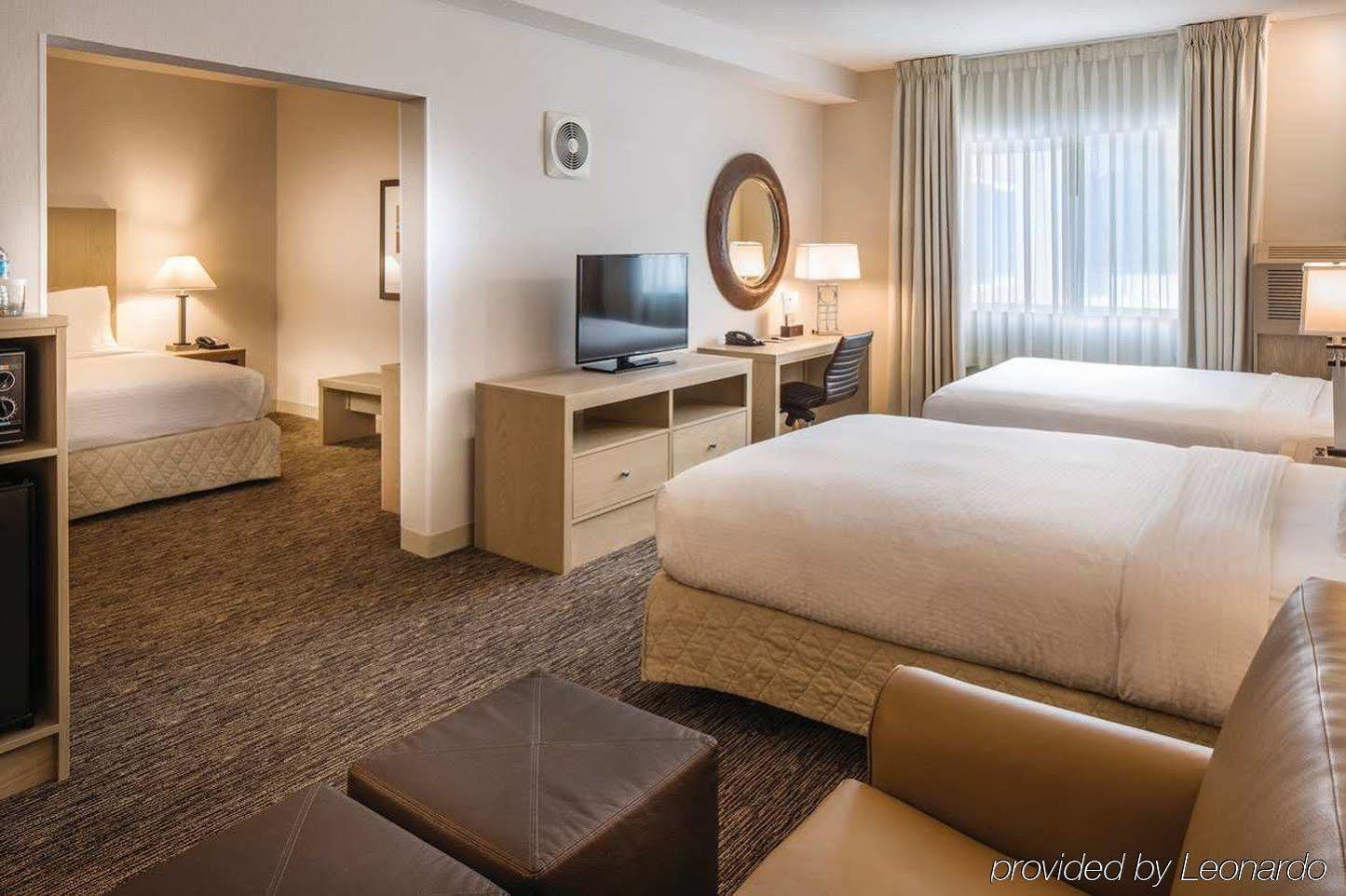 Doubletree By Hilton Olympia Hotel Екстериор снимка