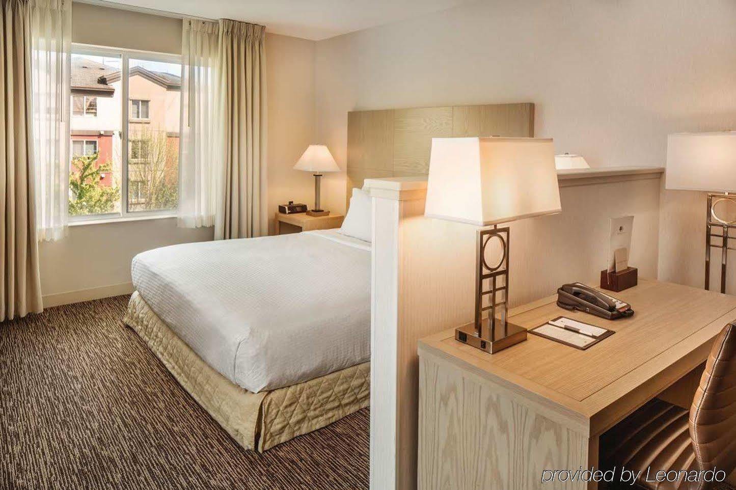 Doubletree By Hilton Olympia Hotel Екстериор снимка
